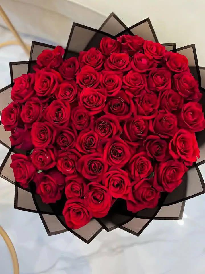 Sandy Coast Forge workshop space where corporate flower arrangements are crafted and readied for corporate delivery